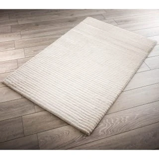 B&M Alaska Faux Fur Rug 100 X 150cm - Cream 1 B&M Alaska Faux Fur Rug 100 X 150cm - Cream